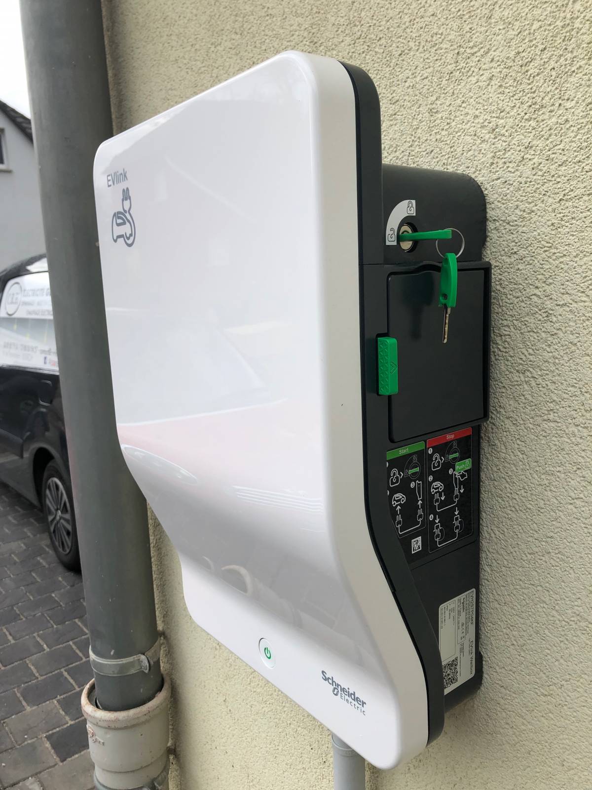 BORNE SCHNEIDER WILM 3 1 | CRH Installation d’une borne de recharge pour un particulier à Strasbourg Ostwald