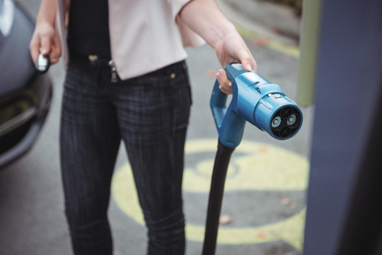 BORNE RECHARGE ELECTRIQUE | CRH Pourquoi installer une borne de recharge électrique dans les hôtels ? Schiltigheim
