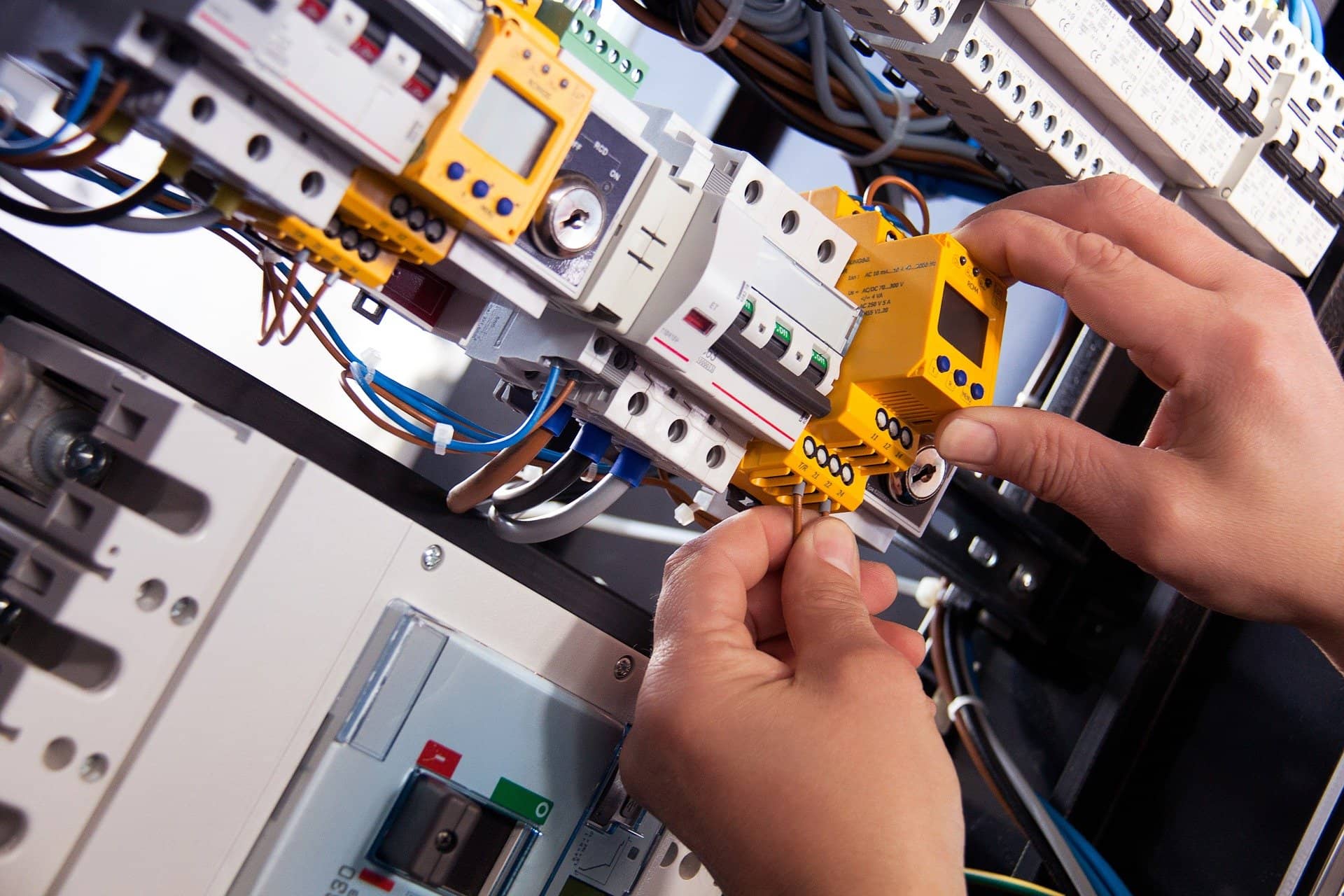 ARTISAN ÉLECTRICIEN 1 | CRH Quels sont les différents travaux d’électricité ? Lingolsheim